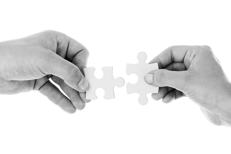 Quality Links puzzle hands