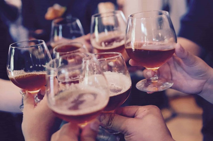 Employee Engagement- Toasting Wine Glasses