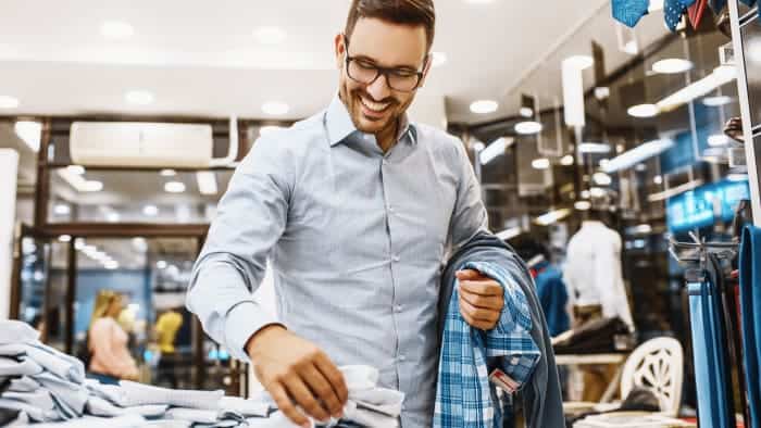 men online offline shopping